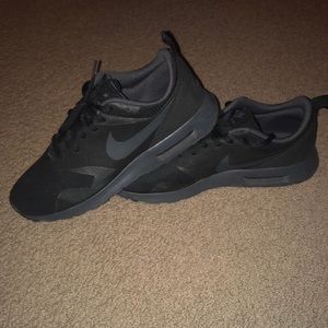 Nike Air Max Tavas Shoes Size 9